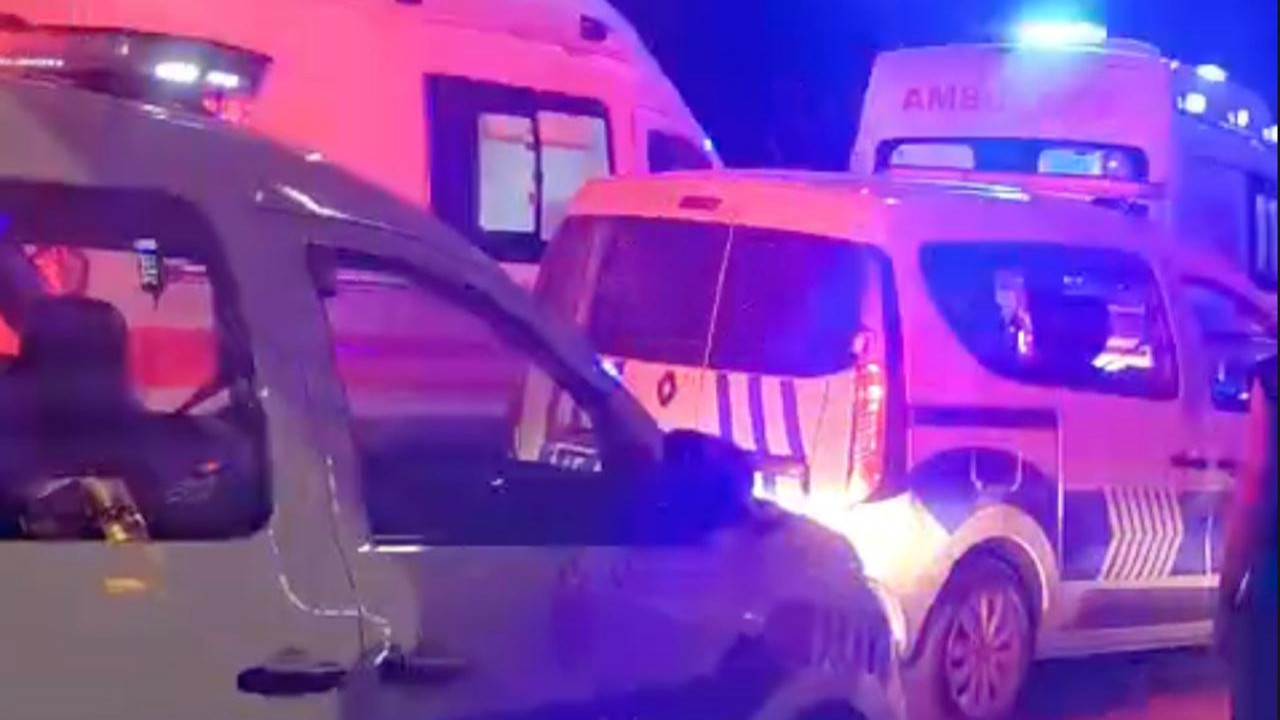 İki grubun bıçaklı-sopalı kavgası kanlı bitti: Yaralılar var!