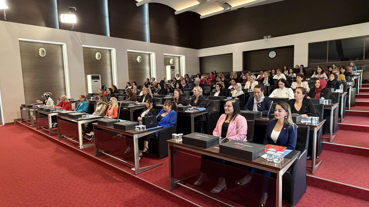 CHP Kadın Kolları Genel Başkanı Gülsever, il başkanlarıyla bir araya geldi