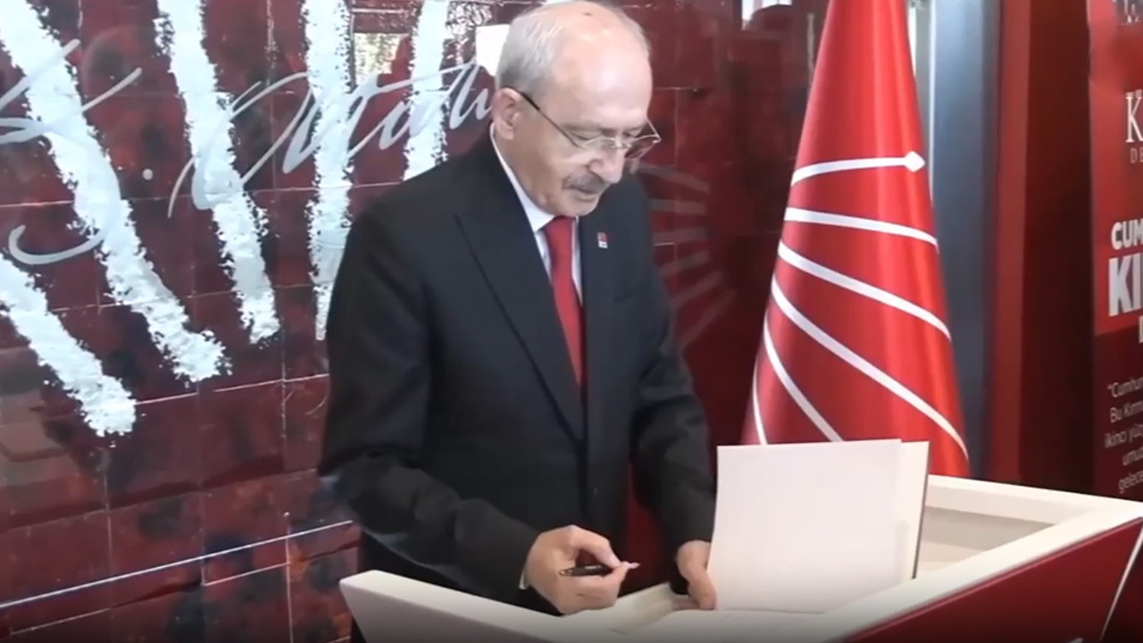 Kılıçdaroğlu, Cumhuriyet'in Kırmızı Defteri'ni imzaladı: ''Cumhuriyet bir kadın devrimidir''