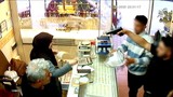 Korkak hırsızların kuyumcudaki silahlı soygun girişimi kamerada!