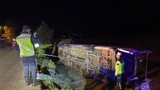 Şoför yolculara para üstü verirken minibüs şarampole uçtu