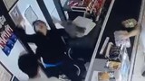 Zincir market şubesinde kadın çalışana şiddet kamerada