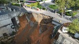 İstanbul'un göbeğinde yol çöktü; doğalgaz sıkıştı, patlama oldu!