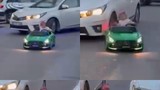 Kahreden kaza kamerada: Akülü araçlı miniğe gerçek otomobil çarptı!