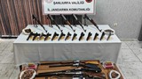Ev ev değil sanki cephanelik... Çamaşır makinesinden bile silah çıktı