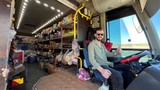 İlk olarak pandemide başlamıştı... Artık tüm marketi sırtına yükleyip köy köy geziyor...