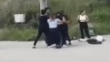 Üniversiteli genç kızların ''erkek'' kavgası: Saç saça baş başa birbirlerine girdiler
