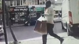 İstanbul'da garip soygun kamerada: Bakın neleri çaldı...