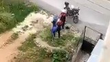 Polis şiddeti kamerada: 2 polis görevden uzaklaştırıldı!