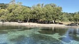 Doğal SİT alanına denize sıfır kaçak yapı dikmiş!