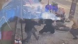 Bıçaklı saldırgana müdahale edip genç kadını ölmekten kurtardı!