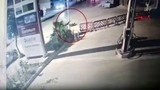 Genç kadın eski eşini, sokak ortasında silahla vurdu!