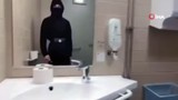 16 yaşındaki bir öğrenci 3 kız arkadaşını bıçaklayıp kameraya kaydetti!
