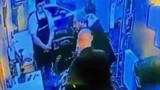 Öz kardeşini gözünü kırpmadan öldürdü! Korkunç olay kamerada!