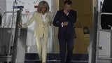 Macron çiftinin tokat gerginliği bitti; bu sefer uçaktan böyle indiler