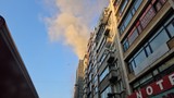 İstanbul'un göbeğinde restoranda başlayan yangın yanındaki 2 binaya sıçradı