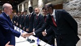 Erdoğan, şampiyon Galatasaray'la buluştu! Üç futbolcudan forma hediyesi