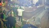 Trafikteki ''niye selektör yaptın'' kavgası önce sokağa sonra kafeye sıçradı!