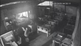 Akşam müşterti olarak geldiği restoranu gece hırsız olup soydu!