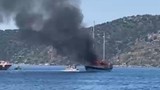 Ünlü tatil cennetinde iki kez yangın çıkan tekne suya gömüldü