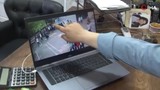 Camına gelen taşa kızıp el kadar çocuğu okulun bahçesinde dövdü!
