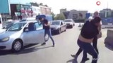 İstanbul trafiğinde 2 magandanın kavgasında hamile kadın arada kaldı!