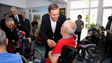 Balıkesir Büyükşehir Belediye Başkanı Ahmet Akın bayramda huzurevi sakinlerini unutmadı