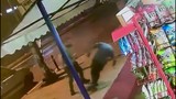 Trafik magandası önce yumrukladı, ardından kalp masajı yaptı!