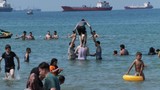 Güneşi gören İstanbullular plaja akın etti