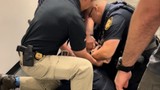 ABD'de skandal görüntüler: Senatör ters kelepçeyle gözaltında!