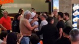 Türkiye'nin ünlü AVM'sinde ''adamına göre muamele'' kavgası