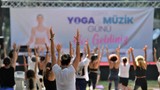 Müziğin ritmi Konyaaltı'nda Hayatpark'ta yoga ile birleşecek
