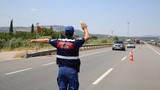Otoyolda ''alkollü'' olduğundan şüphelendiği sürücünün midesinden çıkanlar şoke etti