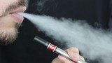 Elektronik sigara ile sokakta, kafede, parkta fabrika bacası gibi gezenlere müjde!