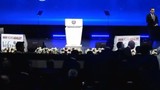 Erdoğan gelen telefonla salonu terk etti