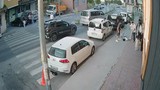 İstanbul'da güpegündüz sokak ortasında hastanelik eden şiddet kamerada!