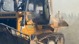 İzmir’de yangına müdahale eden dozer yandı
