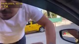 Taksicilerin ''bekleme yapma'' kavgası kamerada