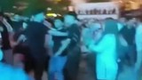 Ünlü ismin konserinde kavga çıktı; ortalık bir anda savaş alanına döndü!