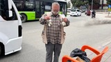 İşte Türkiye'nin belki de en garip mesleği: 70 yaşındaki vatandaş ''bozuk paracılığı'' meslek edindi