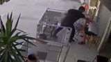 İstanbul'da güpegündüz silahlı gasp kamerada
