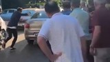 İstanbul'da araç içinde şiddete uğrayan kadının yardımına mahalleli yetişti!