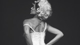 Hadise'nin iddialı Dolce&Gabbana pozları ortalığı karıştırdı