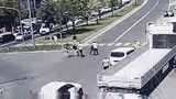 Trafikte bu sefer ''yol verme'' değil, ''niye yavaş gidiyorsun'' kavgası!