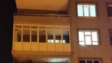 Genç kadın evinin balkonundan ''düşerek'' öldü!