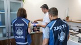 Dilencinin üstünden çıkan paralar say say bitmedi! Para sayma makinesine koydular