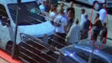 Kadın muhabire çirkin saldırı! Yaşananlar saniye saniye kameralara yansıdı!