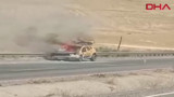 Seyir halindeki taksi alev topuna döndü