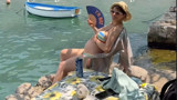 Evlendiği gün hamile olduğunu açıklamıştı... Karnı burnunda tatil pozları ortalığı karıştırdı