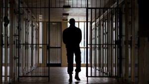 Cezaevi koğuşu savaş alanına döndü: Çok sayıda yaralı var